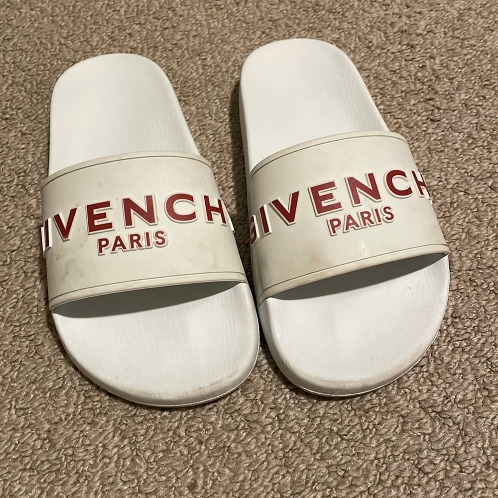 Givency slides